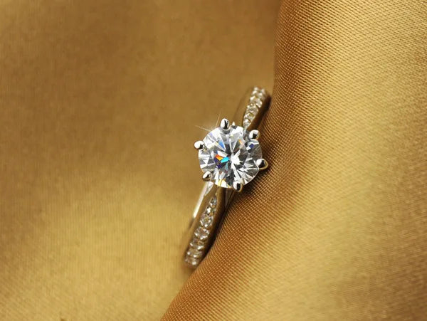 Vellora Diamond Ring